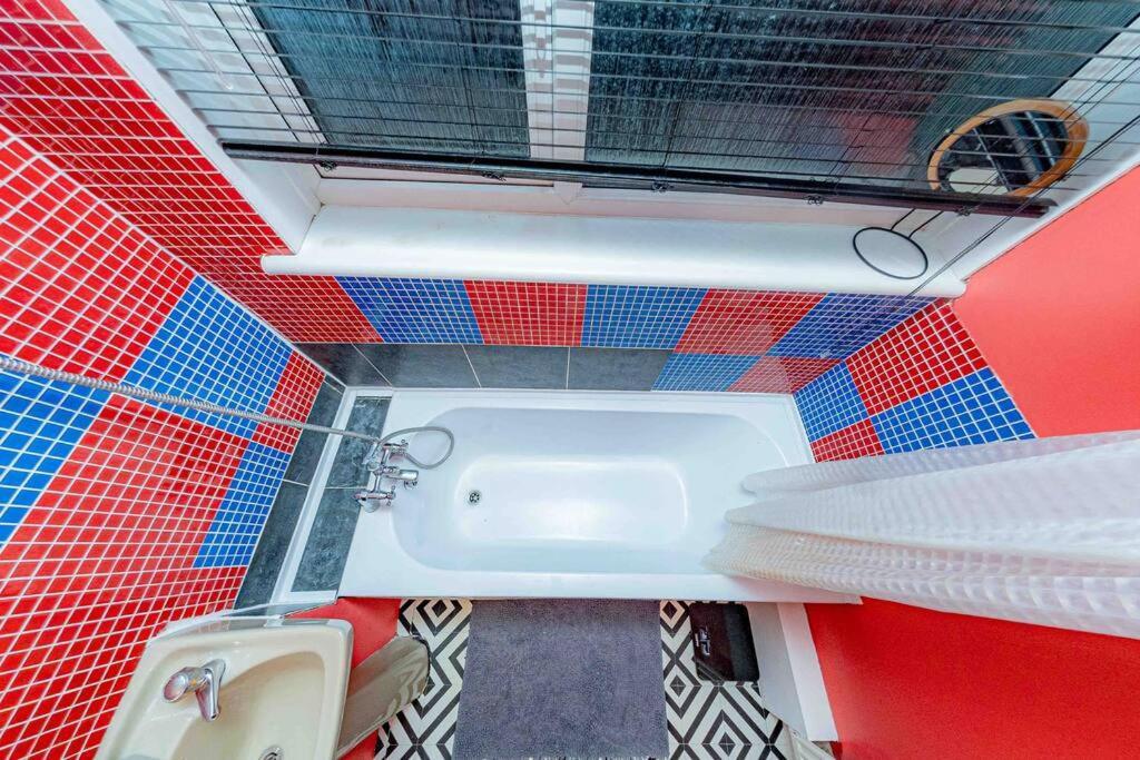 Unique Home W/Garden Hot Tub, Sauna & Cinema Room Лондон Экстерьер фото