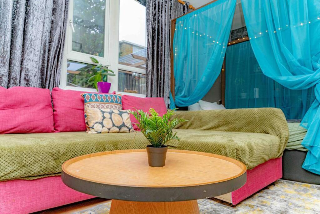 Unique Home W/Garden Hot Tub, Sauna & Cinema Room Лондон Экстерьер фото