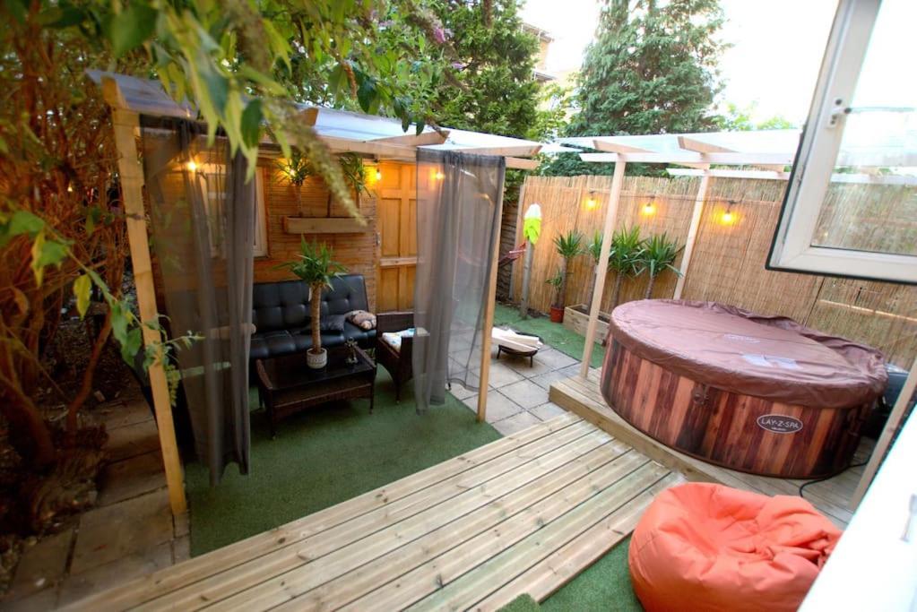 Unique Home W/Garden Hot Tub, Sauna & Cinema Room Лондон Экстерьер фото
