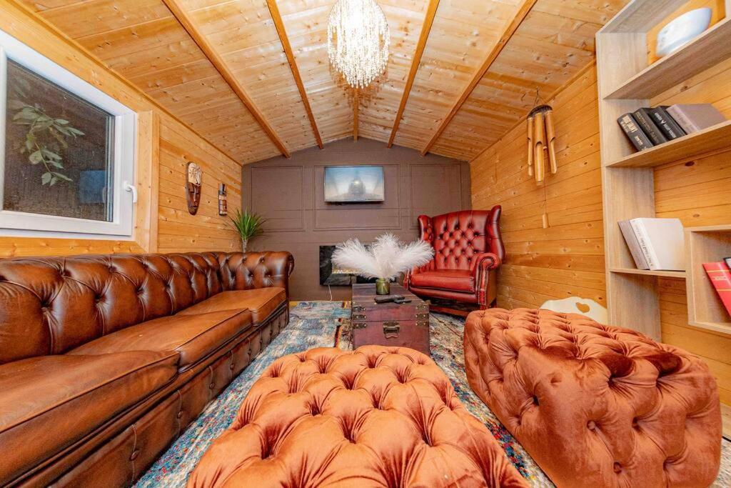 Unique Home W/Garden Hot Tub, Sauna & Cinema Room Лондон Экстерьер фото